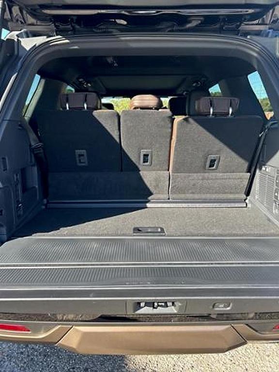 new 2025 Ford Expedition car, priced at $86,575