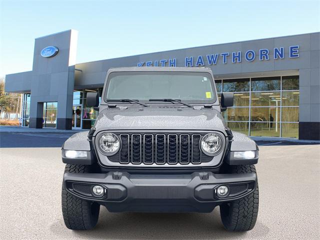 used 2025 Jeep Gladiator car, priced at $35,623