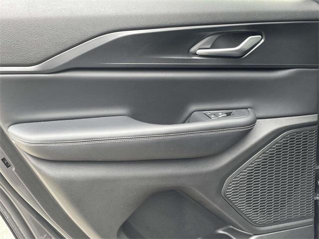 used 2023 Jeep Grand Cherokee car, priced at $31,121