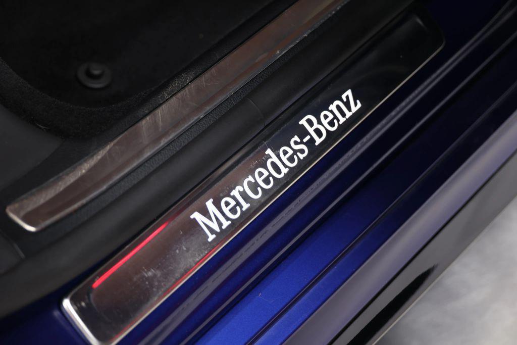 Mercedes-Benz S-Class view 77