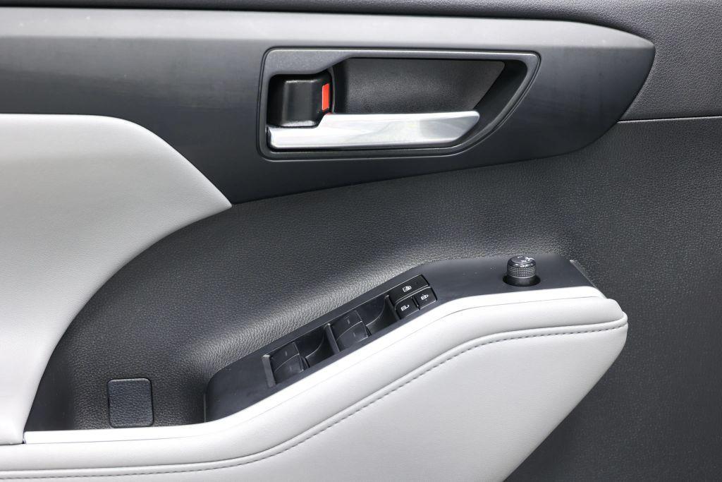 used 2023 Toyota Highlander car, priced at $33,985