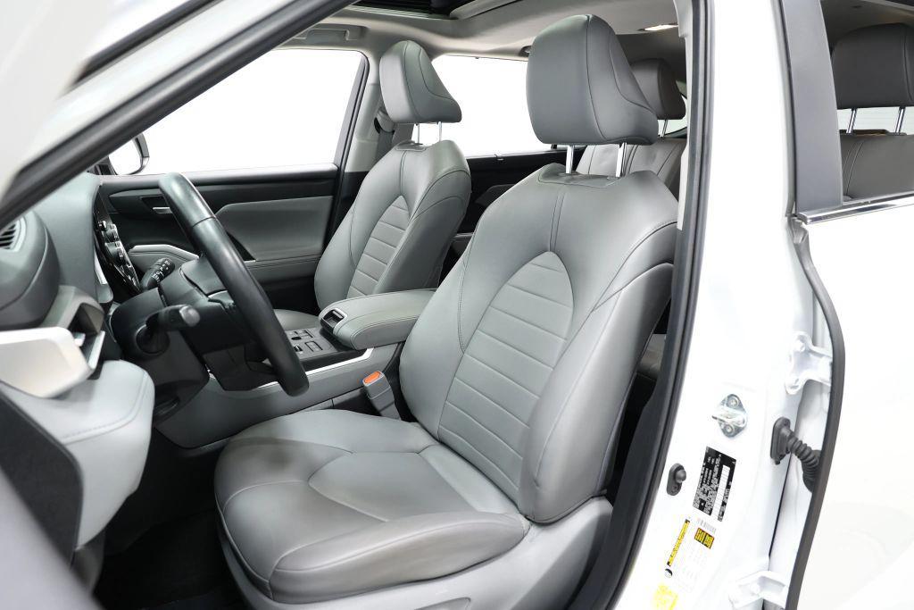 used 2023 Toyota Highlander car, priced at $33,985
