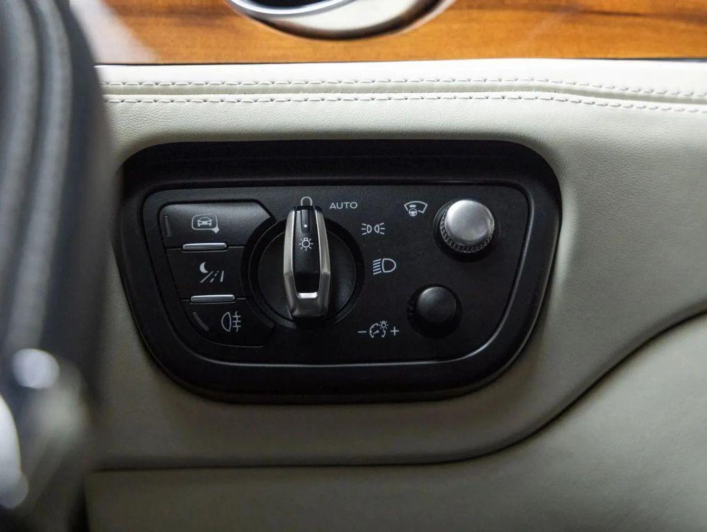 used 2018 Bentley Bentayga car, priced at $75,999