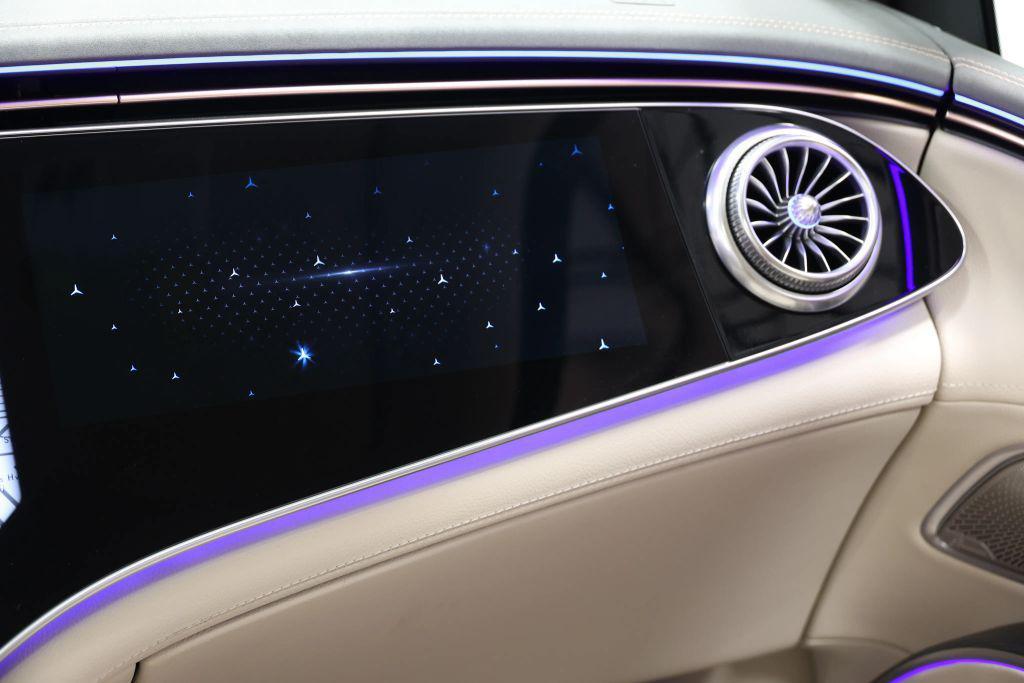 Mercedes-Benz EQS view 45