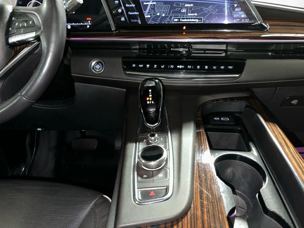 used 2023 Cadillac Escalade ESV car, priced at $50,995