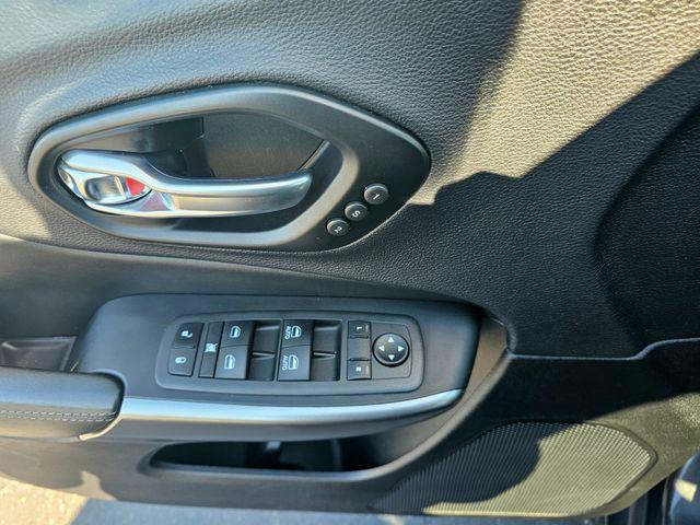 used 2022 Jeep Cherokee car, priced at $24,959