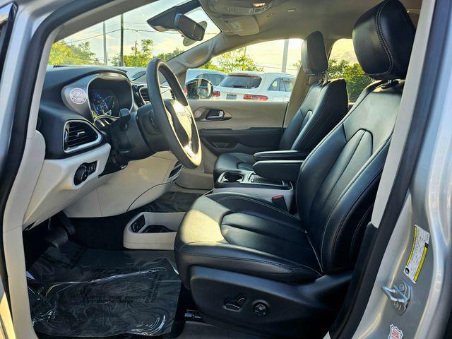 used 2024 Chrysler Pacifica car, priced at $27,886