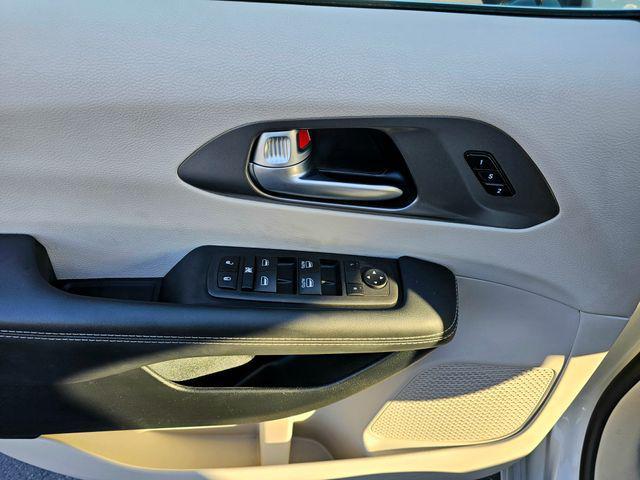 used 2024 Chrysler Pacifica car, priced at $27,886