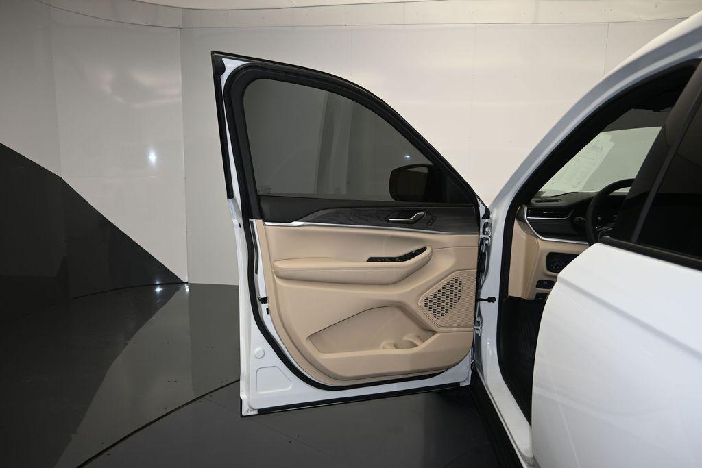 used 2023 Jeep Grand Cherokee L car, priced at $28,971