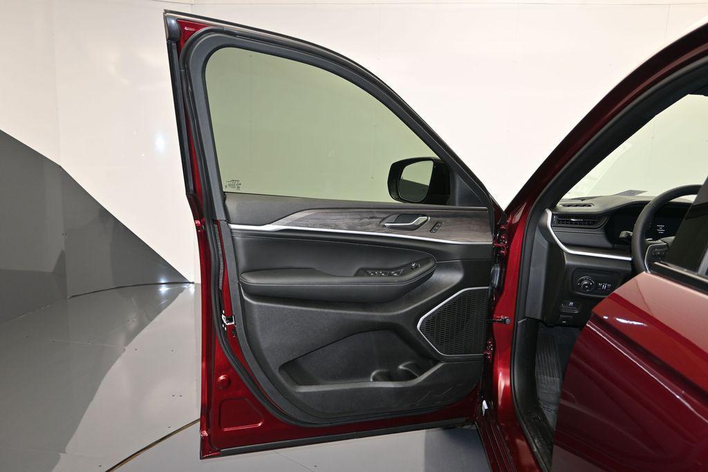 new 2026 Jeep Grand Cherokee car, priced at $50,705