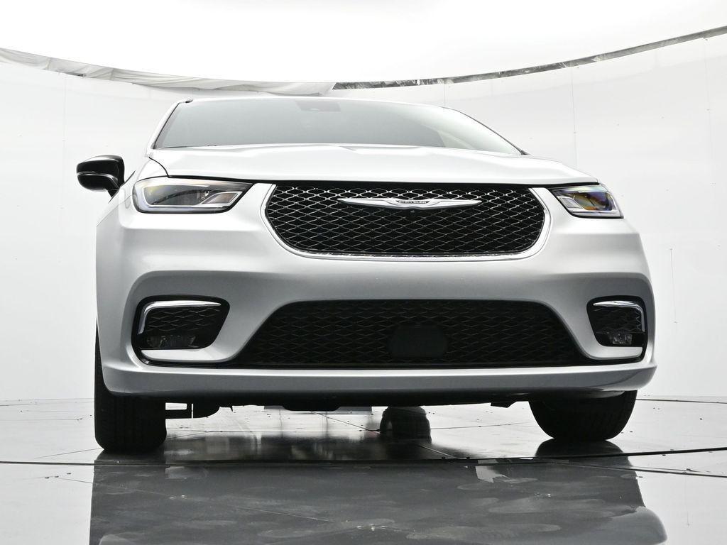 new 2026 Chrysler Pacifica car, priced at $40,716