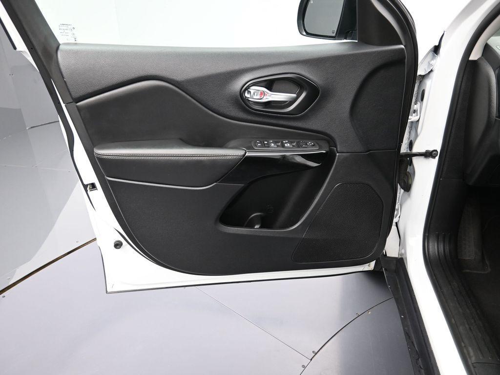 used 2023 Jeep Cherokee car, priced at $20,500