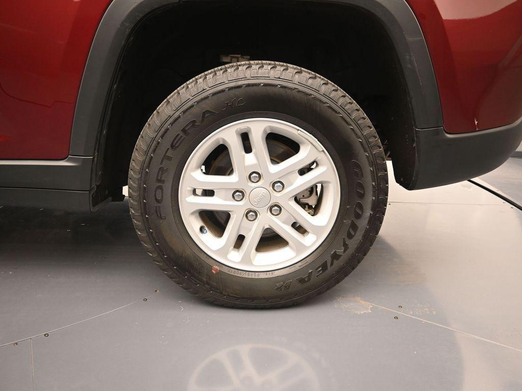 used 2024 Jeep Grand Cherokee car, priced at $26,991