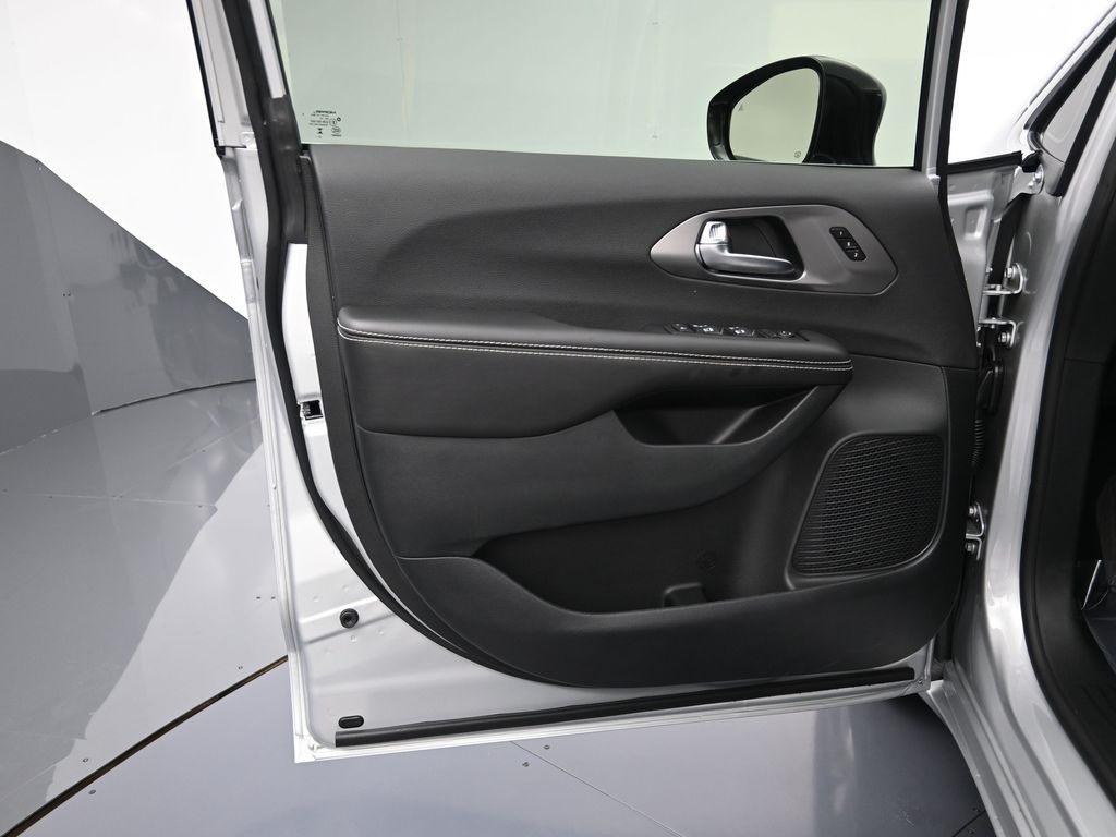 new 2026 Chrysler Pacifica car, priced at $45,991