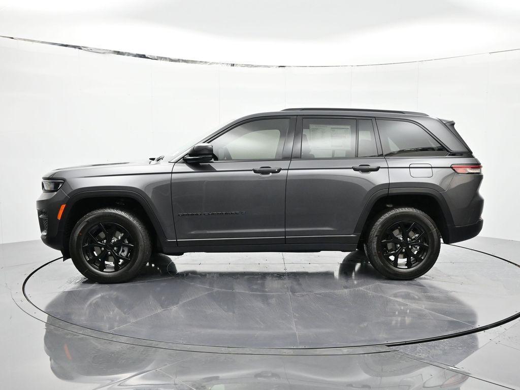 new 2025 Jeep Grand Cherokee car, priced at $45,500
