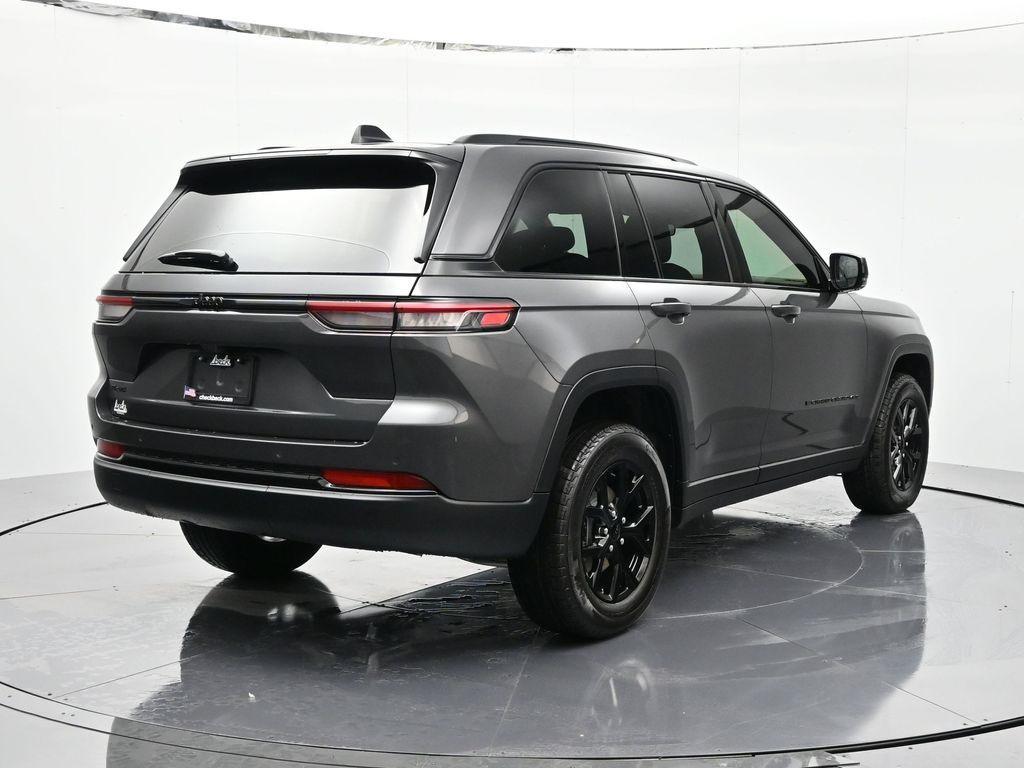 new 2025 Jeep Grand Cherokee car, priced at $45,500