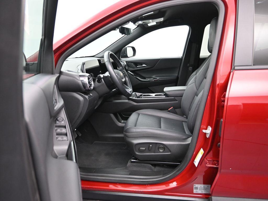 used 2025 Chevrolet Equinox car, priced at $23,500