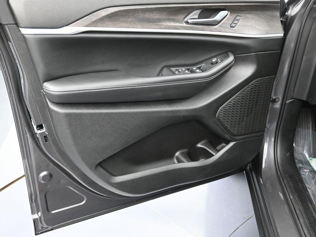 new 2025 Jeep Grand Cherokee L car, priced at $52,000