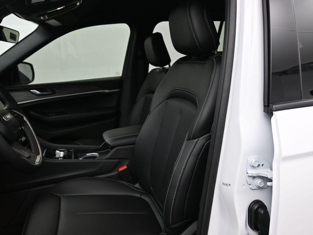 new 2025 Jeep Grand Cherokee car, priced at $45,920