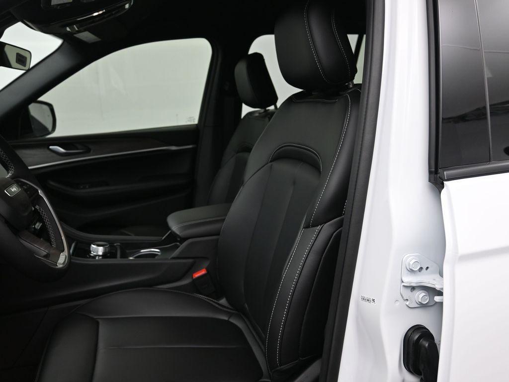 new 2025 Jeep Grand Cherokee car, priced at $48,500