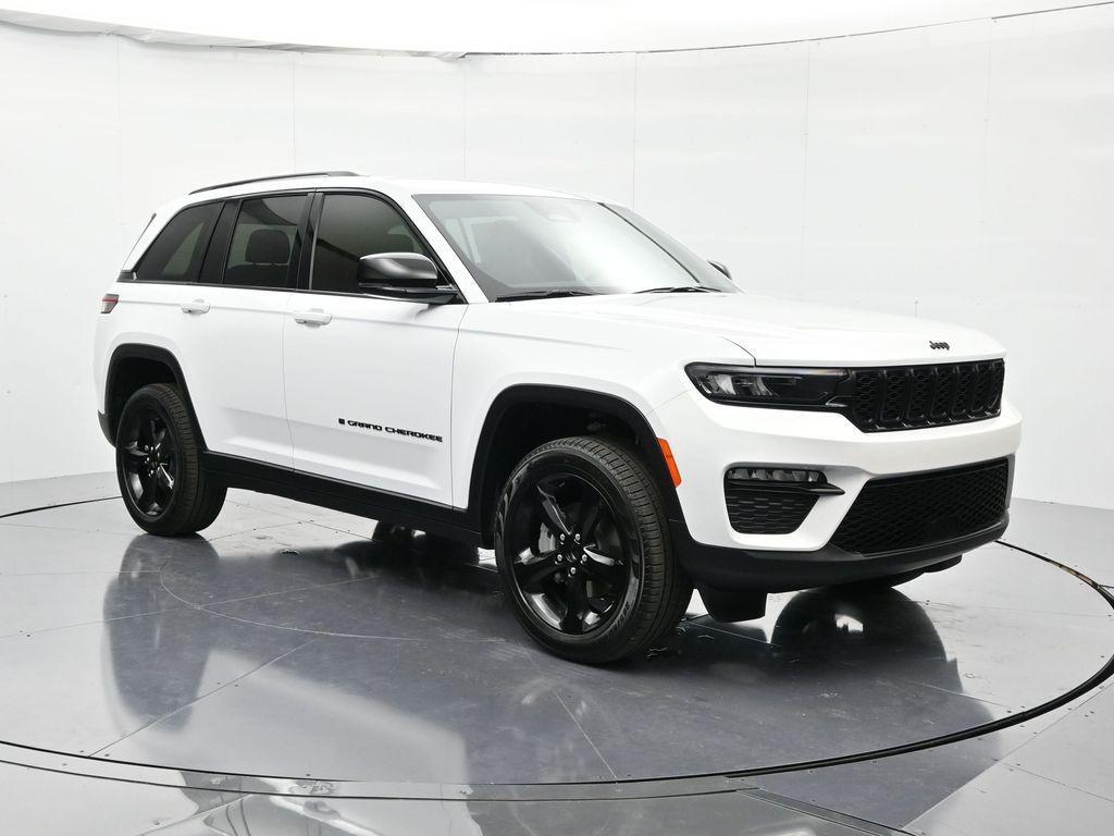 new 2025 Jeep Grand Cherokee car, priced at $45,920