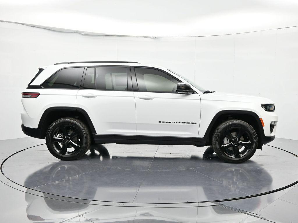 new 2025 Jeep Grand Cherokee car, priced at $45,920