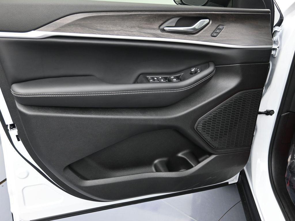 new 2025 Jeep Grand Cherokee car, priced at $45,920