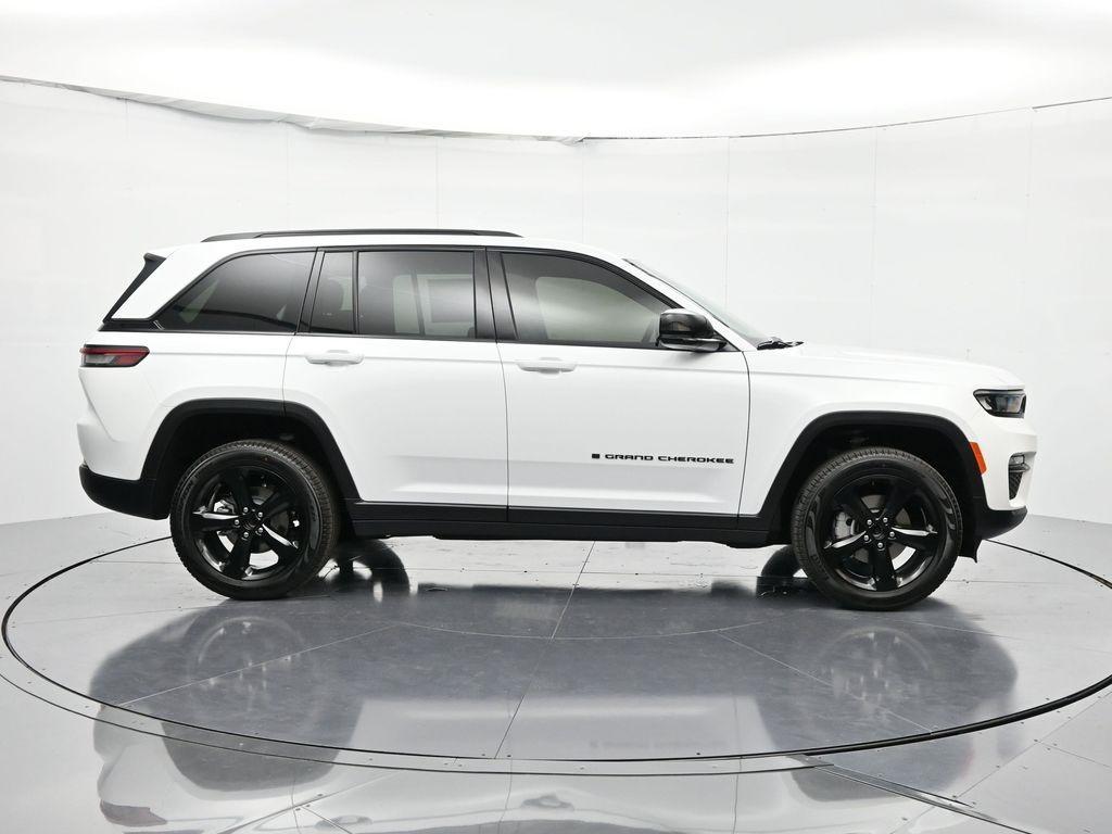 new 2025 Jeep Grand Cherokee car, priced at $48,500