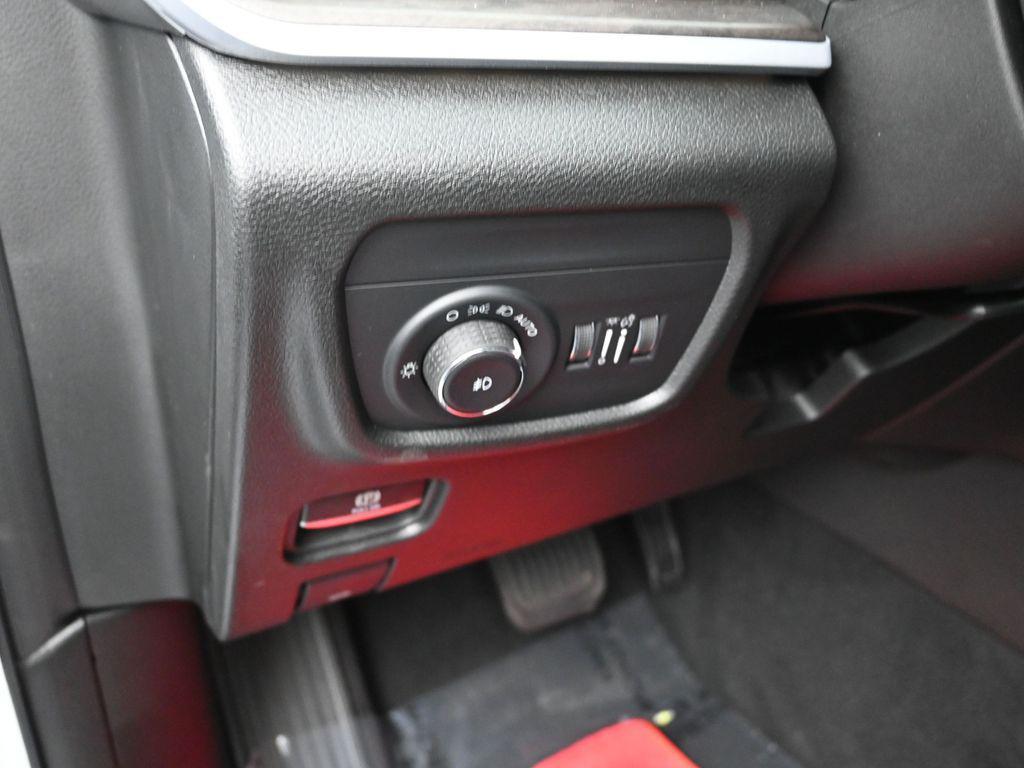 new 2025 Jeep Grand Cherokee car, priced at $45,920