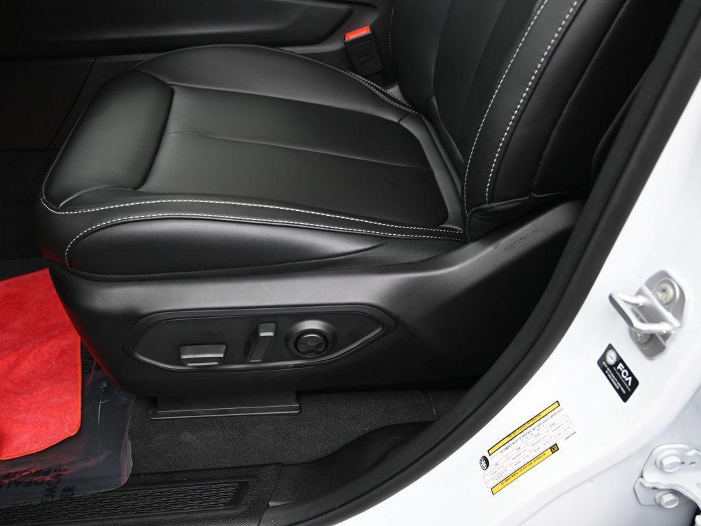 new 2025 Jeep Grand Cherokee car, priced at $45,920