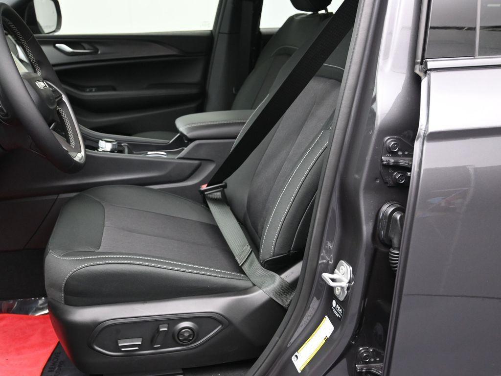 new 2025 Jeep Grand Cherokee L car, priced at $41,500