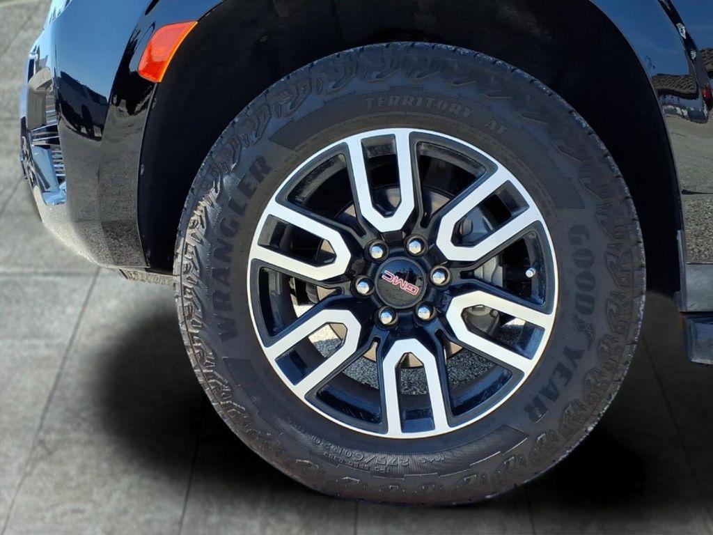 used 2024 GMC Yukon car, priced at $65,383