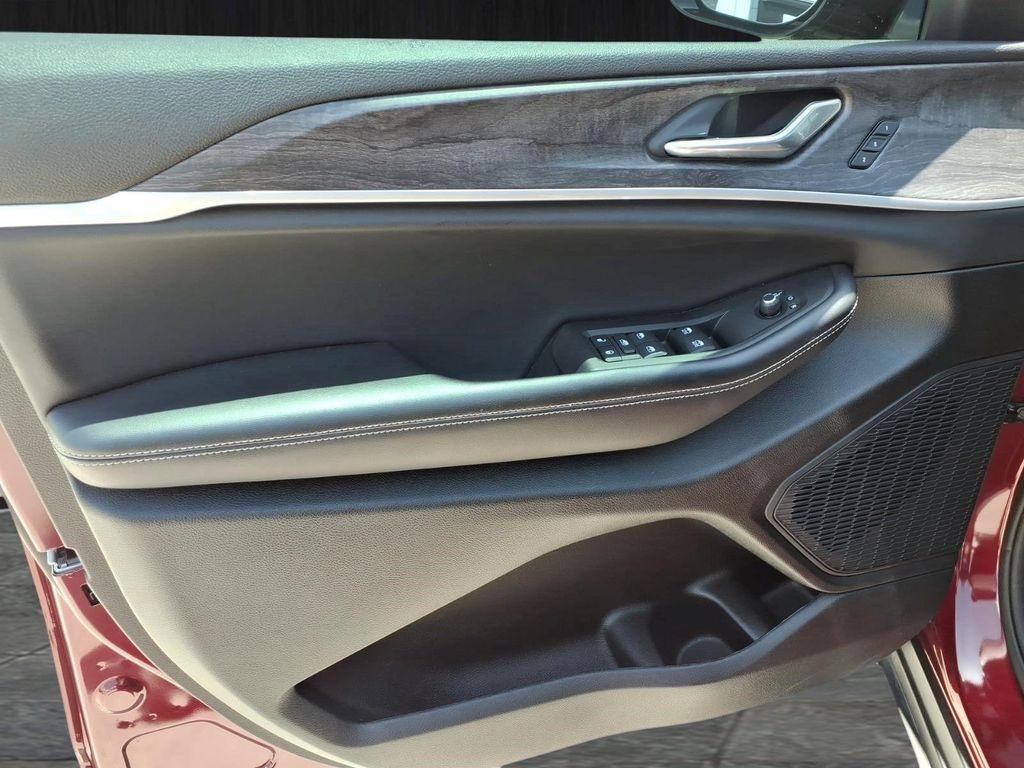 used 2025 Jeep Grand Cherokee car, priced at $35,325