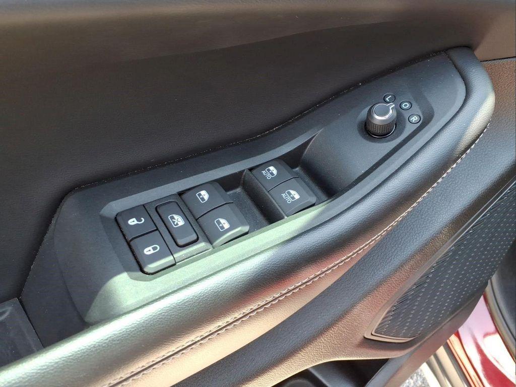 used 2025 Jeep Grand Cherokee car, priced at $35,325