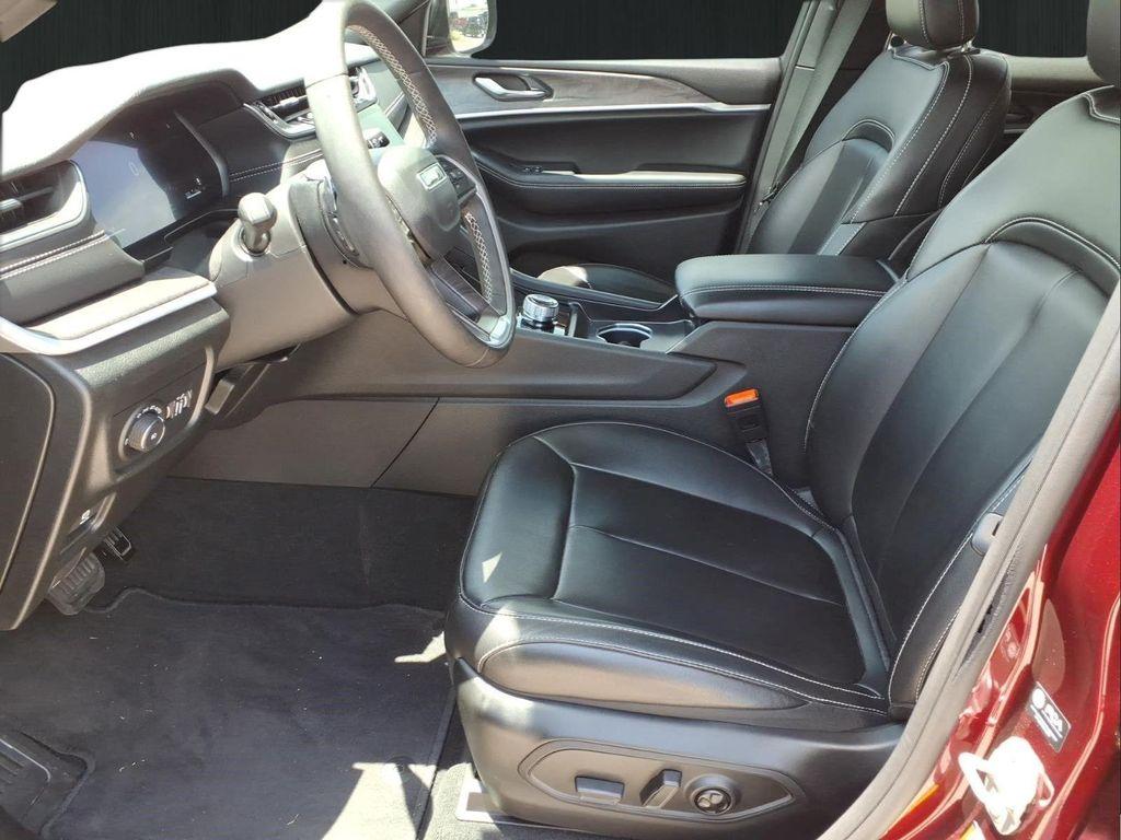 used 2025 Jeep Grand Cherokee car, priced at $35,325