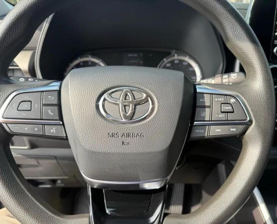 used 2020 Toyota Highlander car, priced at $25,100