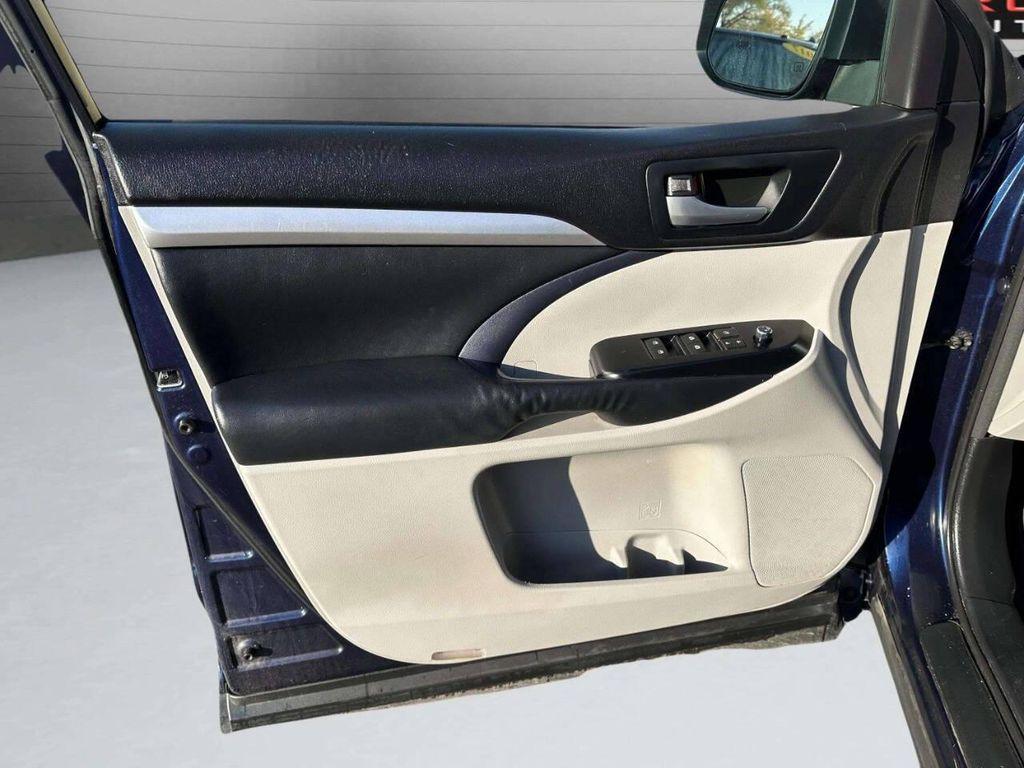 used 2015 Toyota Highlander car, priced at $17,376
