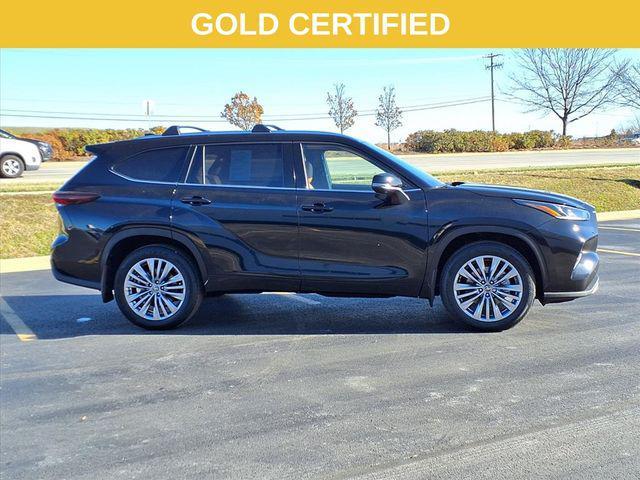 used 2025 Toyota Highlander car, priced at $54,491