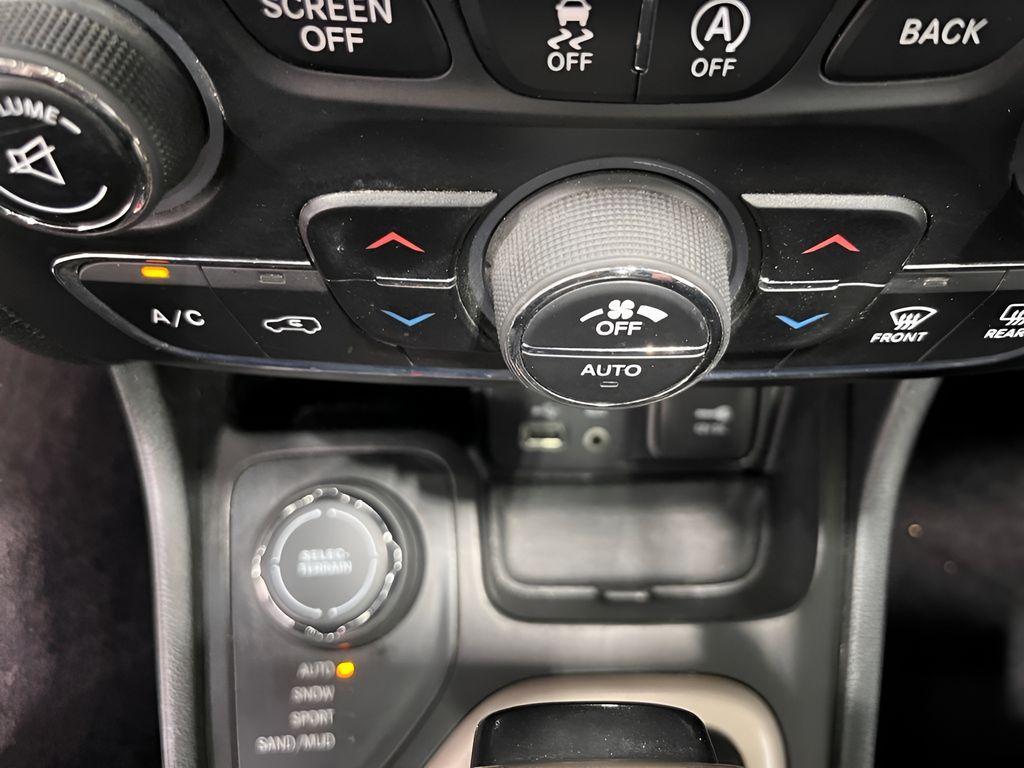 used 2016 Jeep Cherokee car, priced at $10,880