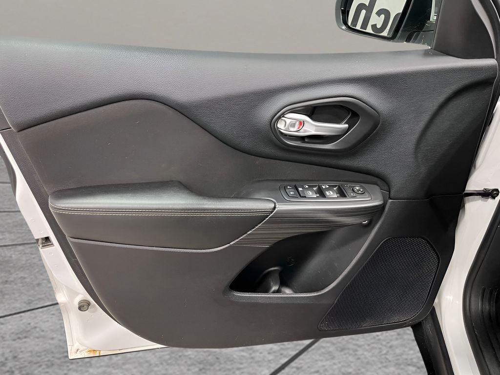 used 2016 Jeep Cherokee car, priced at $10,880