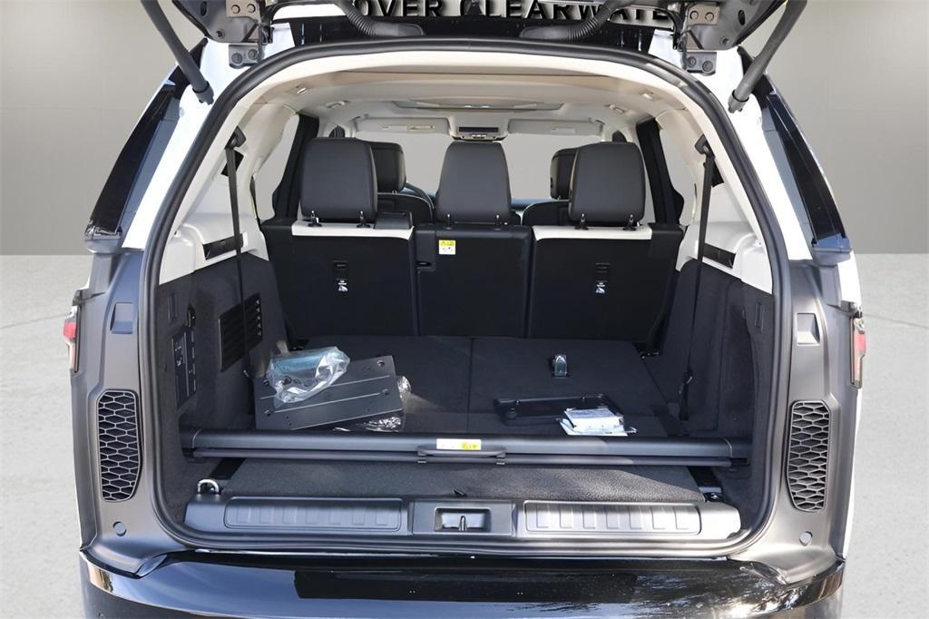 new 2026 Land Rover Discovery car, priced at $80,051