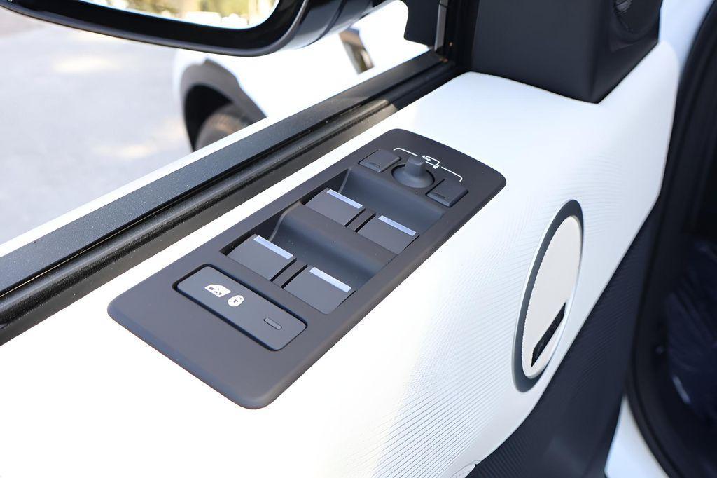 new 2026 Land Rover Discovery car, priced at $80,051