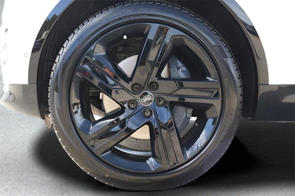 new 2026 Land Rover Discovery car, priced at $80,051