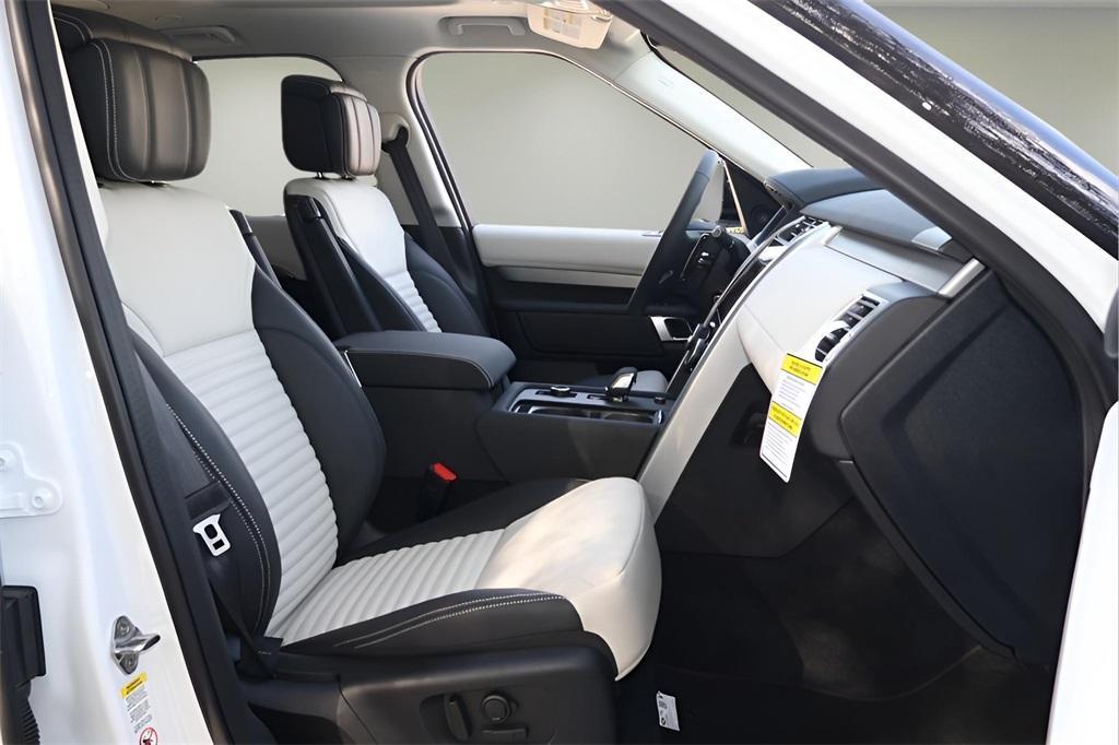 new 2026 Land Rover Discovery car, priced at $80,051