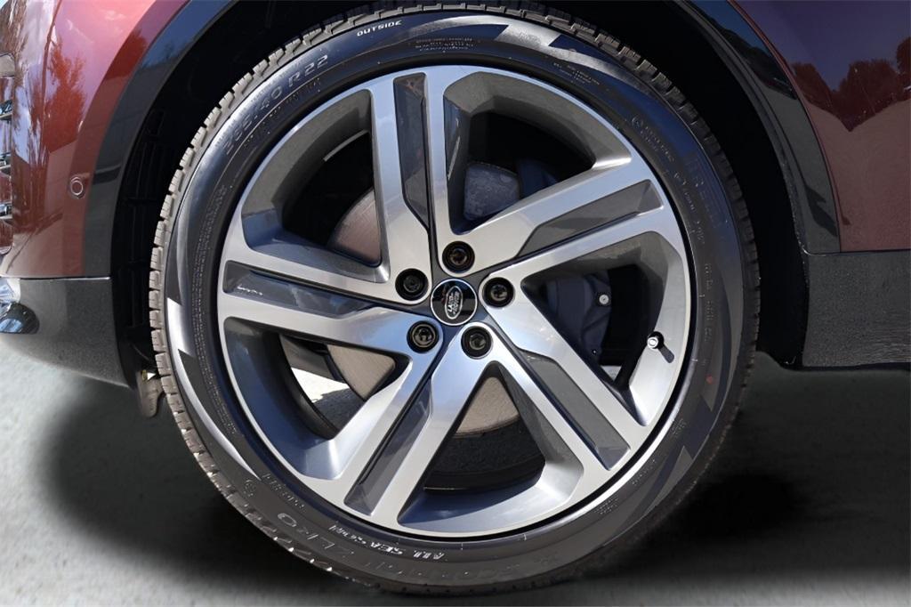 new 2026 Land Rover Discovery car, priced at $79,325