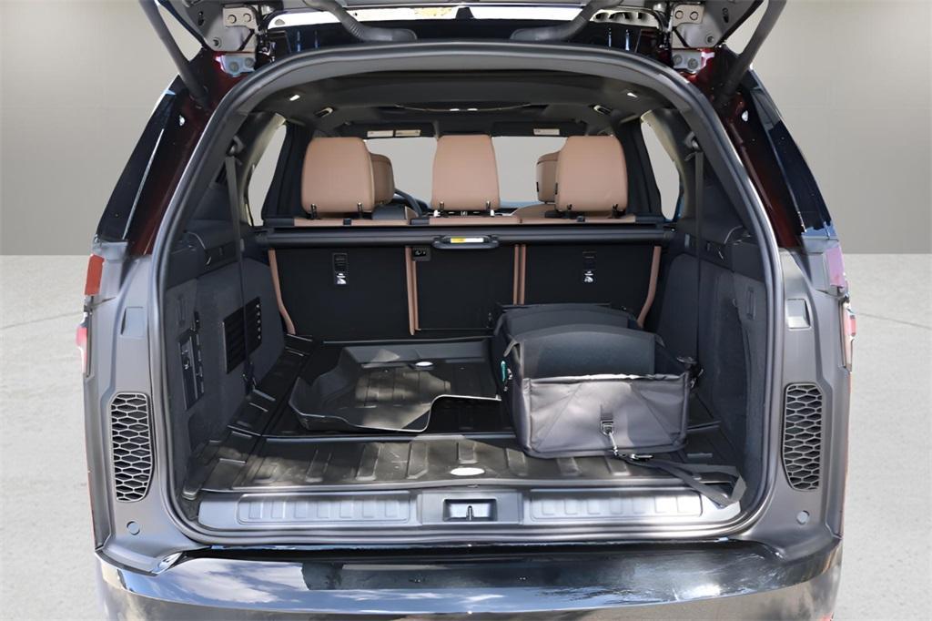 new 2026 Land Rover Discovery car, priced at $79,325