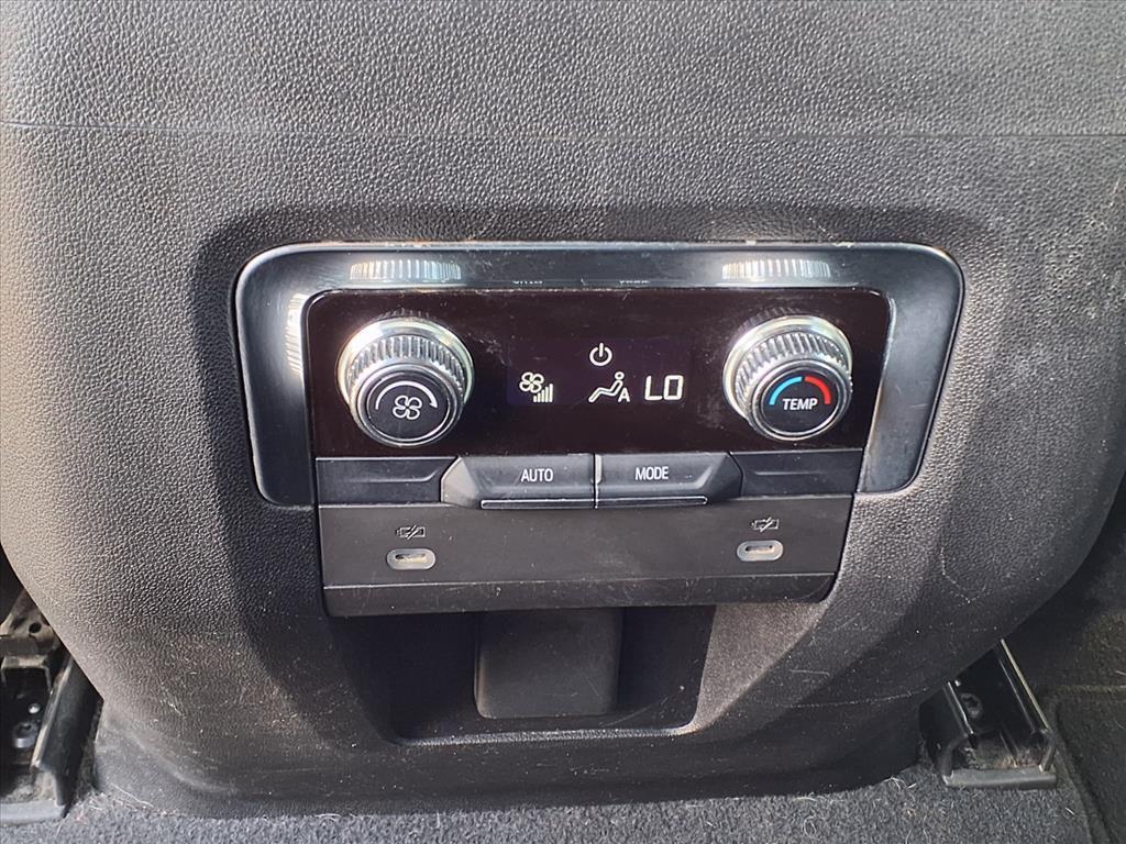 used 2022 GMC Yukon car, priced at $38,994