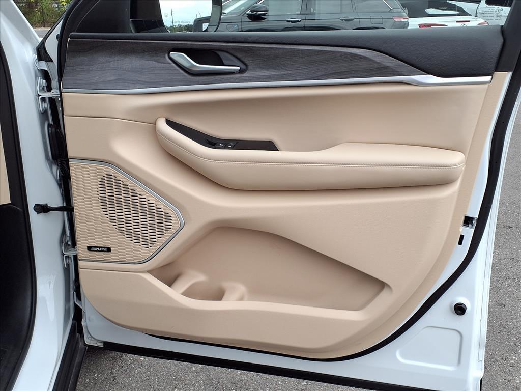 used 2022 Jeep Grand Cherokee car, priced at $23,484