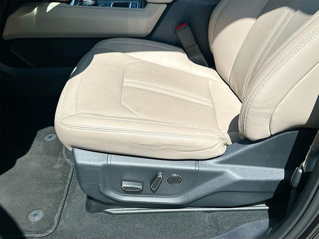 used 2024 Ford Expedition car, priced at $50,969
