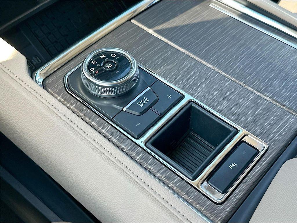 used 2024 Ford Expedition car, priced at $50,969